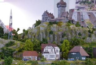 P1000125800x600