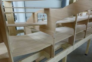 P1370761800x600