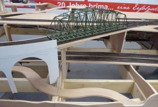 P1120521800x600